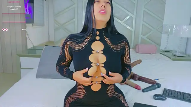 RoseMariee  online show from 04/25/26, 11:02