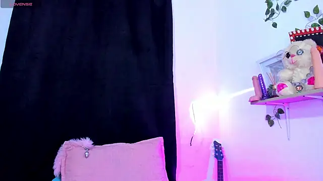 Cooperrosscute233 online show from 10/20/25, 03:23