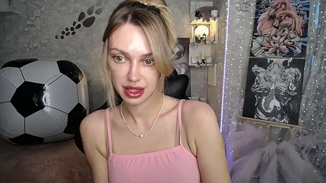 Snapshot of NickyAdamidi chatting on 06/24/26, 04:27 NickyAdamidi online show from 06/24/26, 04:27