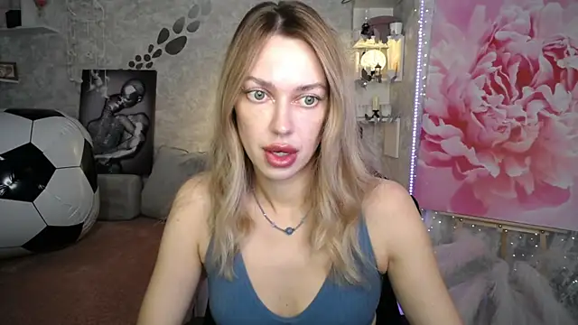 Snapshot of NickyAdamidi chatting on 07/15/26, 04:14 NickyAdamidi online show from 07/15/26, 04:14