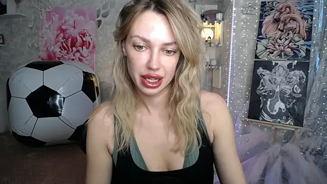 Snapshot of NickyAdamidi chatting on 06/29/26, 04:17 NickyAdamidi online show from 06/29/26, 04:17