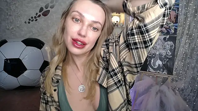 Snapshot of NickyAdamidi chatting on 06/19/26, 04:13 NickyAdamidi online show from 06/19/26, 04:13
