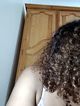 Snapshot of ghadiraa chatting on 10/09/25, 01:06 ghadiraa online show from 10/09/25, 01:06