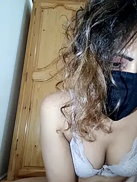 Snapshot of ghadiraa chatting on 10/24/25, 02:32 ghadiraa online show from 10/24/25, 02:32