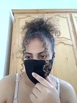 Snapshot of ghadiraa chatting on 10/05/25, 02:13 ghadiraa online show from 10/05/25, 02:13