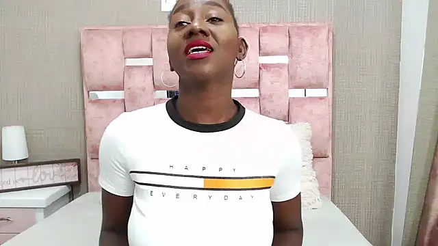 NahomyHawk online show from 04/07/26, 01:13