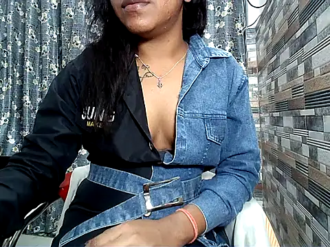 HOT AARVI11 online show from 11/04/25, 04:00