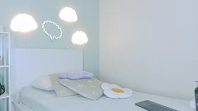 Snapshot of SamaGrey__ chatting on 12/15/25, 11:38 SamaGrey online show from 12/15/25, 11:38