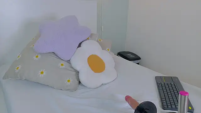 Snapshot of SamaGrey__ chatting on 12/18/25, 11:58 SamaGrey online show from 12/18/25, 11:58