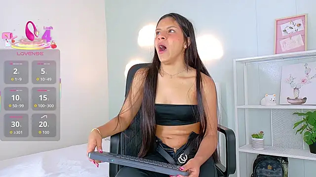 Snapshot of SamaGrey__ chatting on 09/24/25, 11:39 SamaGrey online show from 09/24/25, 11:39