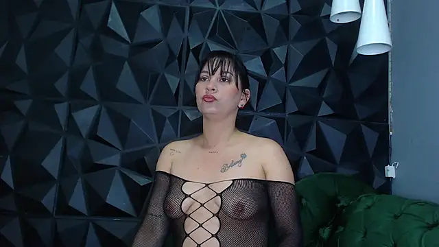 helenasaenz online show from 11/21/25, 12:37