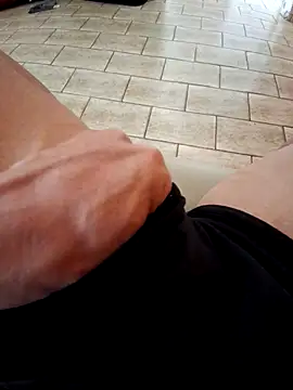 Snapshot of Annyloira chatting on 09/30/25, 12:00 Annyloira online show from 09/30/25, 12:00