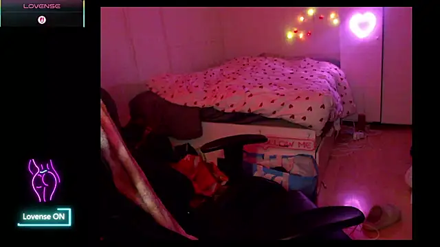 Snapshot of Kinkybooby chatting on 01/12/26, 05:53 Kinkybooby online show from 01/12/26, 05:53