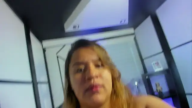 ElaBourn  online show from 10/17/25, 02:08