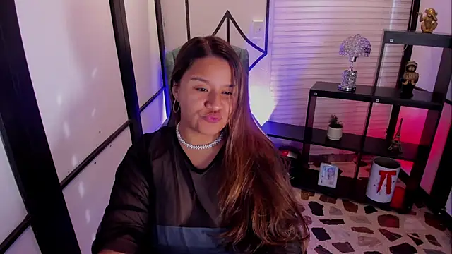 ElaBourn  online show from 09/21/25, 12:32