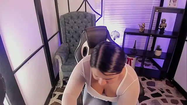 ElaBourn  online show from 10/10/25, 01:34