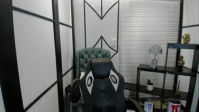 ElaBourn  online show from 09/20/25, 12:43