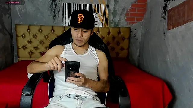 Snapshot of X_Hache_X chatting on 10/24/25, 07:13 X Hache X online show from 10/24/25, 07:13