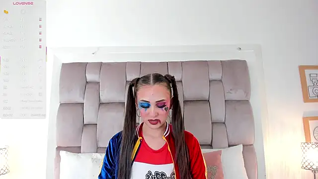 HarleyQueen666 online show from 10/31/25, 12:02