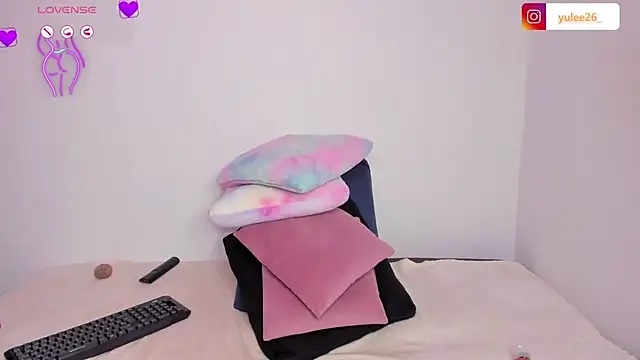 Brandy brown  online show from 11/01/25, 11:42