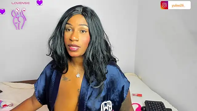 Snapshot of Brandy_brown_ chatting on 10/13/25, 11:38 Brandy brown online show from 10/13/25, 11:38