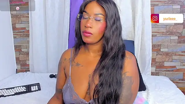 Brandy brown  online show from 03/25/26, 11:25