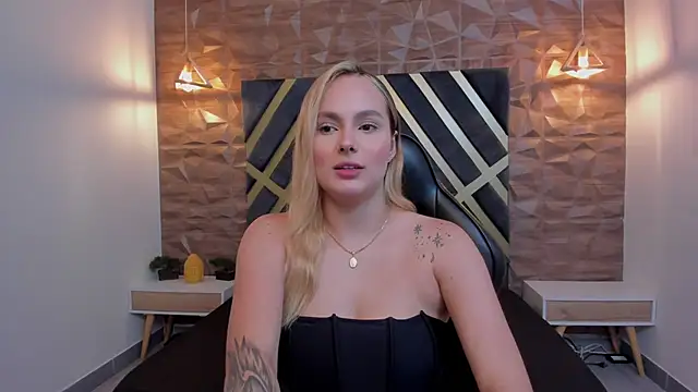 Emmaa white  online show from 12/18/25, 05:17