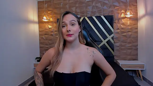 Emmaa white  online show from 11/08/25, 05:16