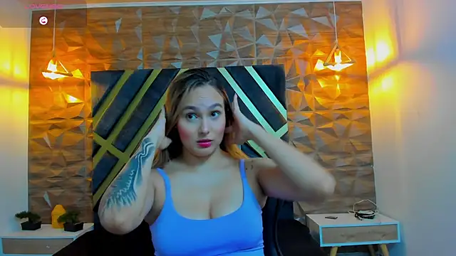 Snapshot of Emmaa_white_ chatting on 10/14/25, 05:02 Emmaa white online show from 10/14/25, 05:02