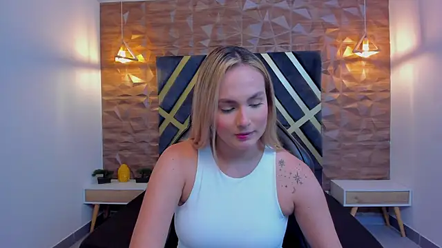 Emmaa white  online show from 01/10/26, 05:19