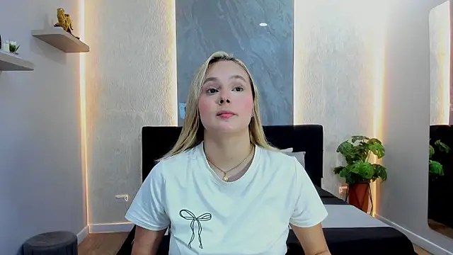 Emmaa white  online show from 05/25/26, 05:33