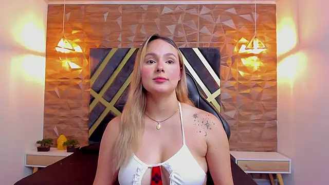 Emmaa white  online show from 04/22/26, 05:20