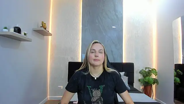 Emmaa white  online show from 05/26/26, 05:33