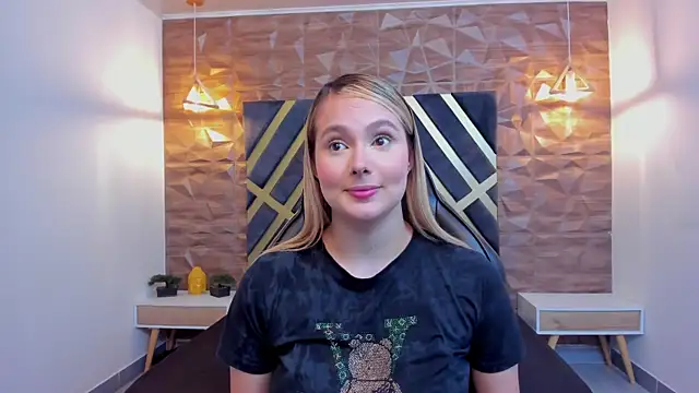 Emmaa white  online show from 01/12/26, 05:20