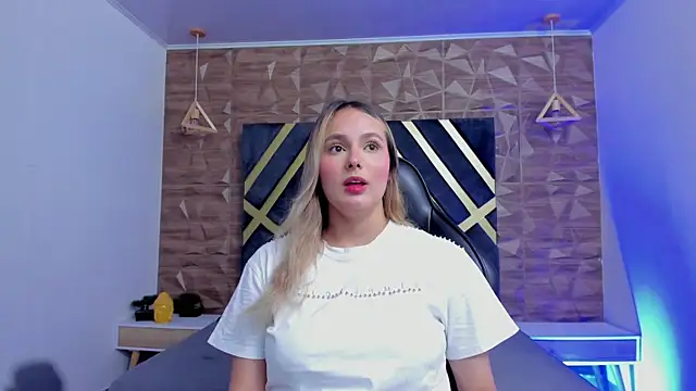 Emmaa white  online show from 04/08/26, 05:14