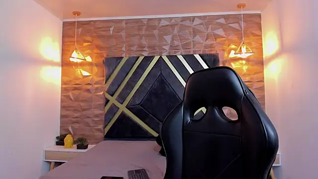 Emmaa white  online show from 04/15/26, 07:58