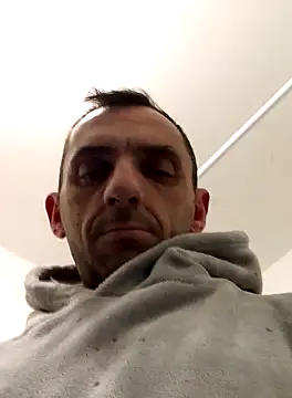 Snapshot of hotmen83 chatting on 04/13/26, 10:03 hotmen83 online show from 04/13/26, 10:03