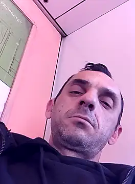 Snapshot of hotmen83 chatting on 03/20/26, 02:07 hotmen83 online show from 03/20/26, 02:07