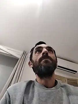 hotmen83 online show from 10/31/25, 10:49