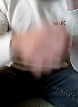 Snapshot of hotmen83 chatting on 01/18/26, 12:52 hotmen83 online show from 01/18/26, 12:52