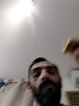 hotmen83 online show from 10/28/25, 08:52