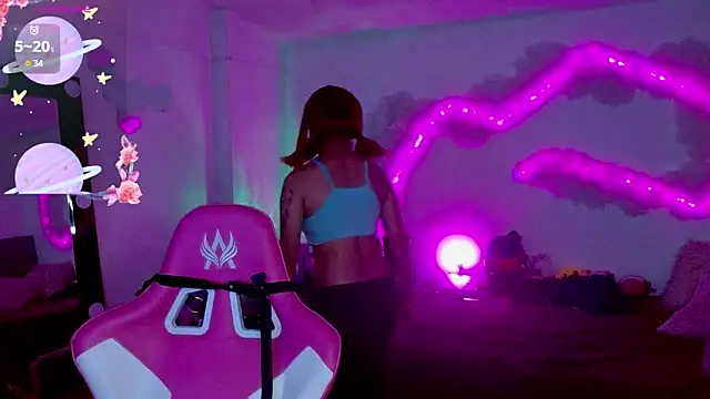 larah uwu online show from 10/10/25, 07:47