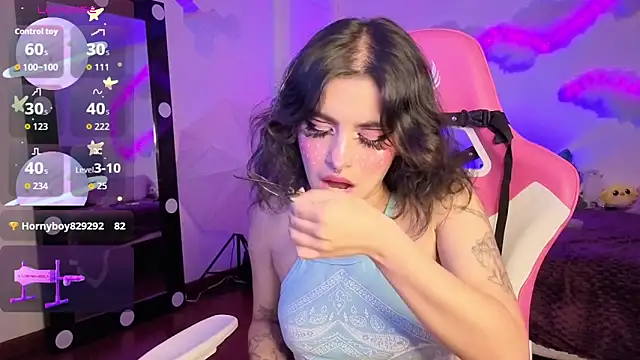 larah uwu online show from 12/03/25, 08:08