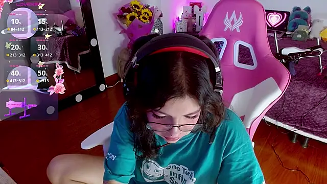 larah uwu online show from 09/27/25, 07:42