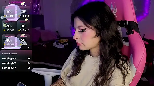 larah uwu online show from 03/24/26, 09:04