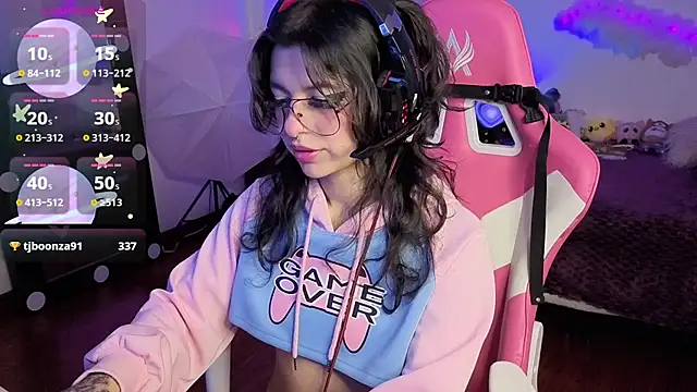 larah uwu online show from 11/28/25, 07:25