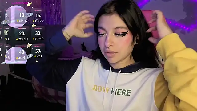 larah uwu online show from 04/16/26, 06:30