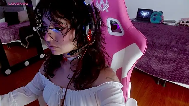 larah uwu online show from 09/08/25, 07:46