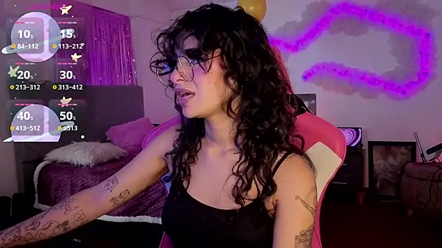 Snapshot of larah_uwu chatting on 02/27/26, 07:35 larah uwu online show from 02/27/26, 07:35