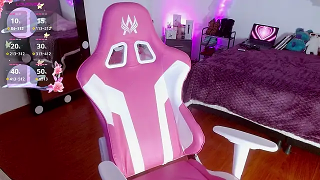 larah uwu online show from 09/18/25, 07:39